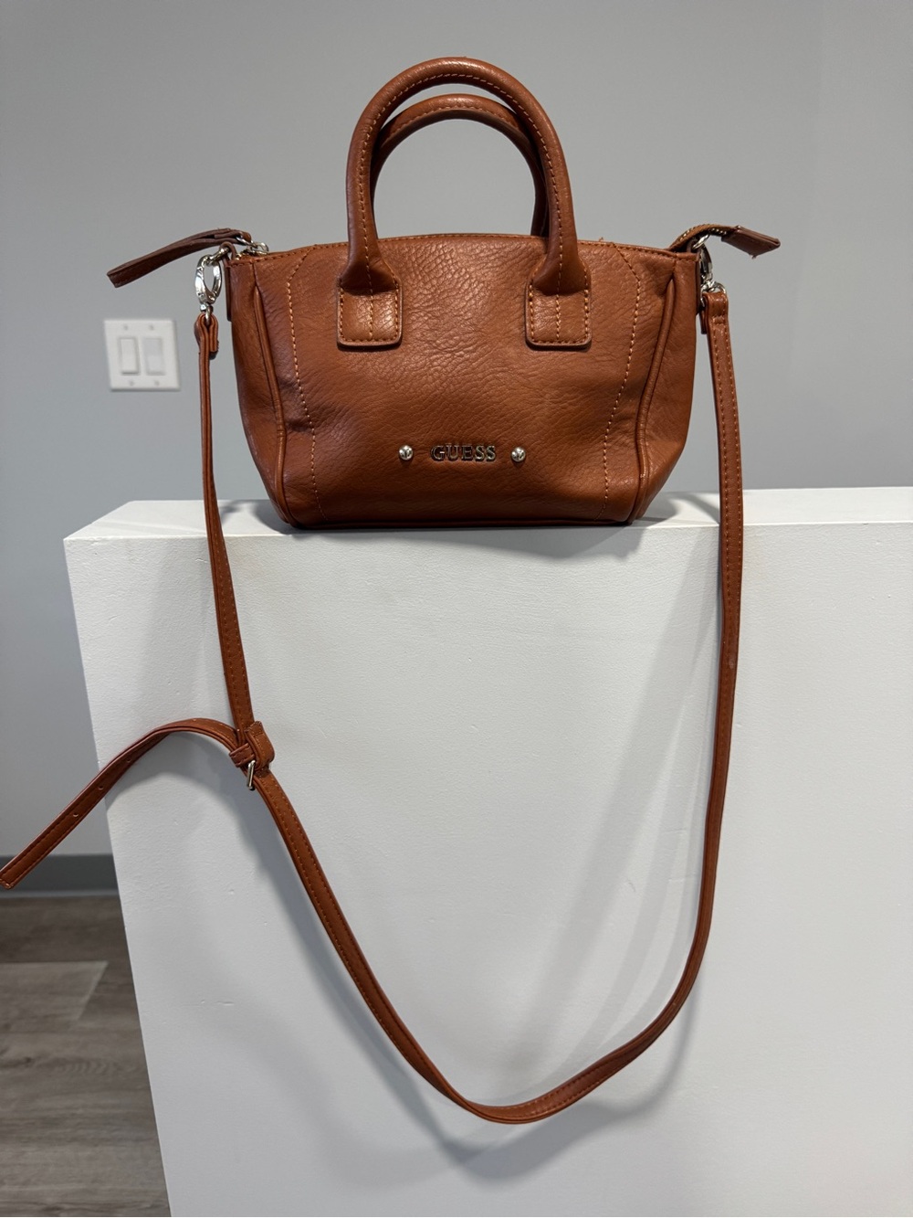 GUESS Brown Shoulder Bag Like New